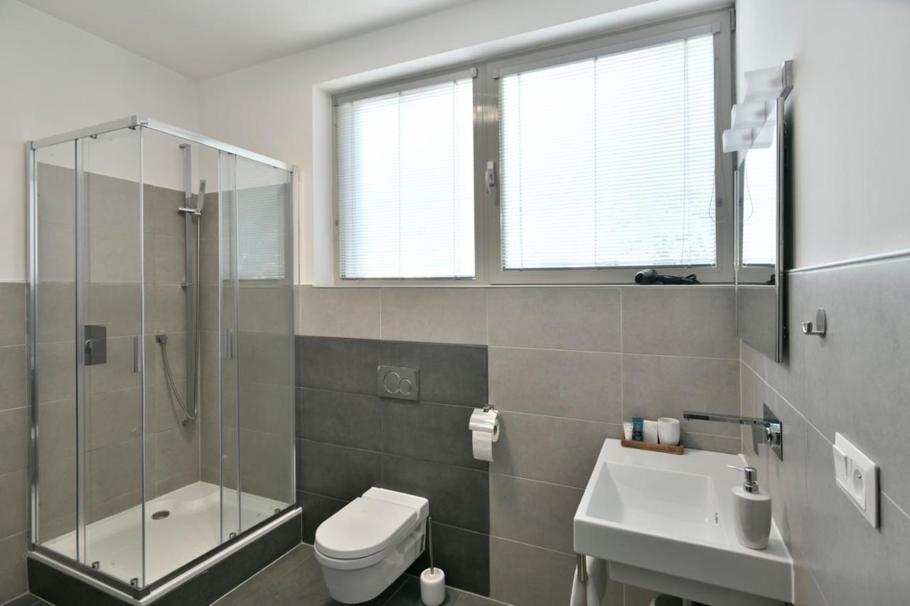 River View Apartments Hotel Братислава Экстерьер фото
