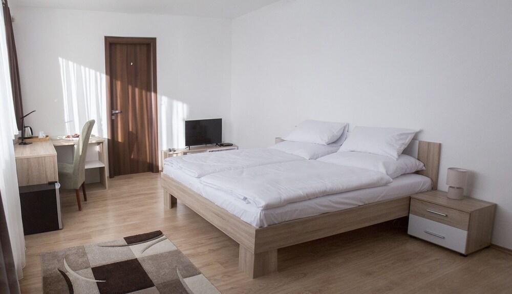 River View Apartments Hotel Братислава Экстерьер фото