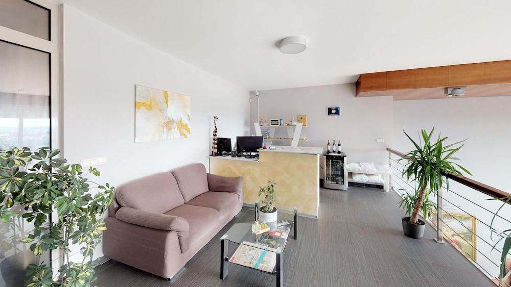 River View Apartments Hotel Братислава Экстерьер фото