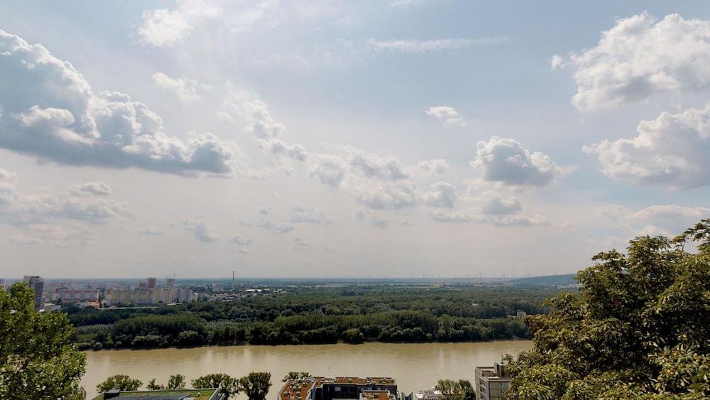 River View Apartments Hotel Братислава Экстерьер фото