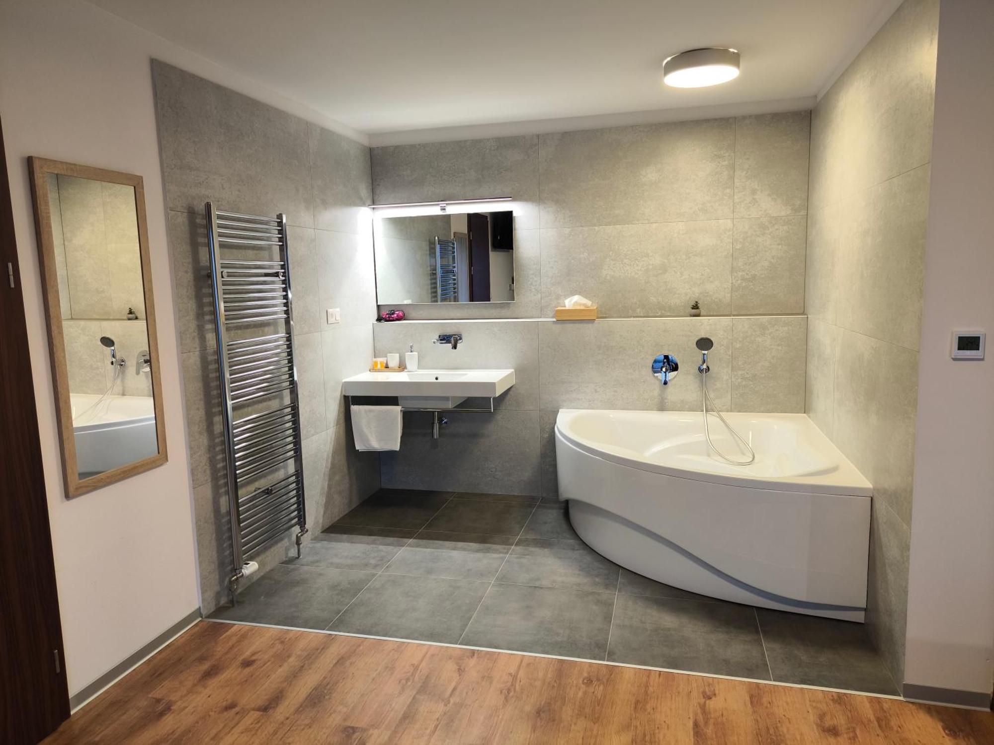 River View Apartments Hotel Братислава Экстерьер фото