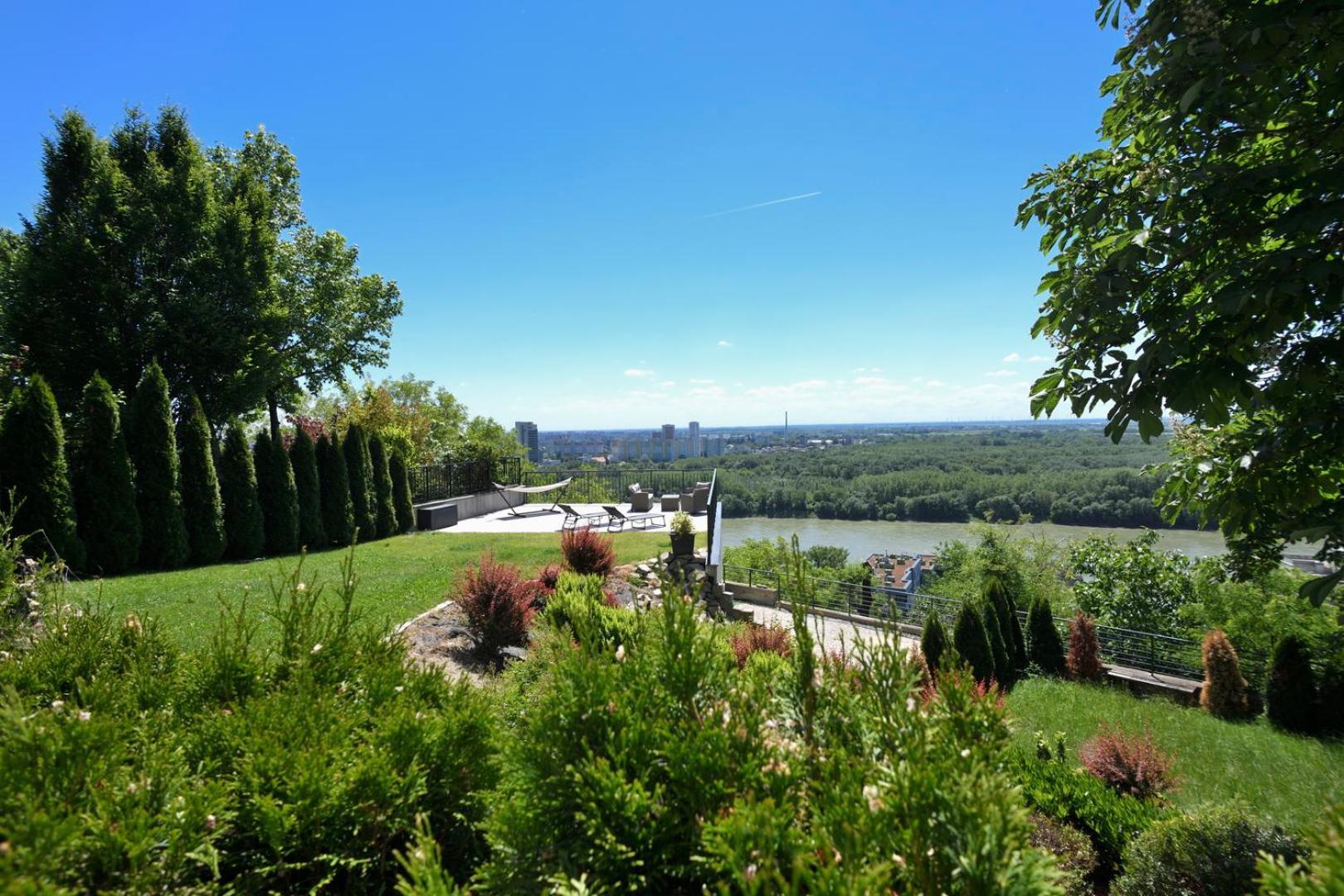 River View Apartments Hotel Братислава Экстерьер фото
