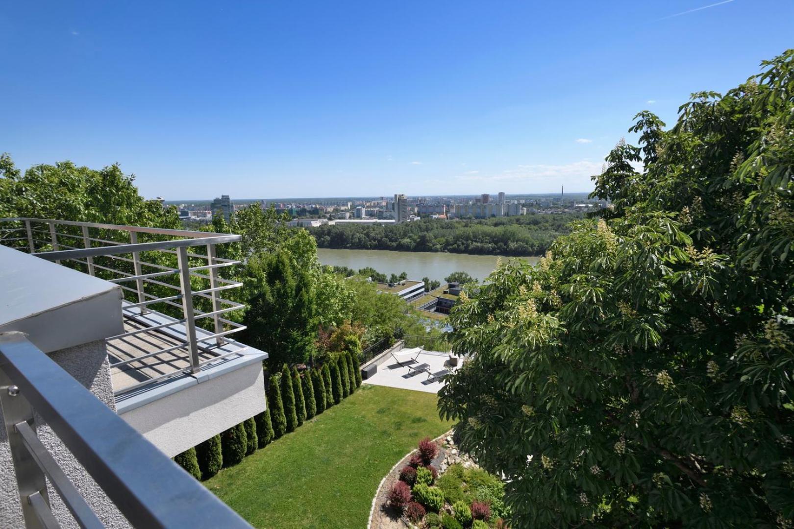 River View Apartments Hotel Братислава Экстерьер фото
